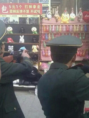 碛里征人三十万，一时回向月明看全诗的意思_上句下句