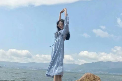 艰难苦恨繁霜鬓，潦倒新停浊酒杯全诗的意思_上句下句 第1张