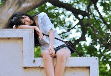 形容古代女子美貌的句子 形容女子有气质的诗句 第2张