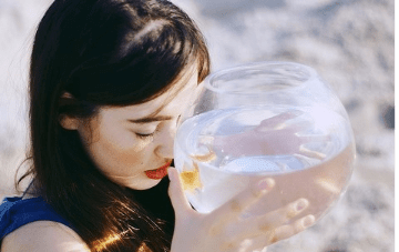 表达压抑又无奈的诗句 第1张
